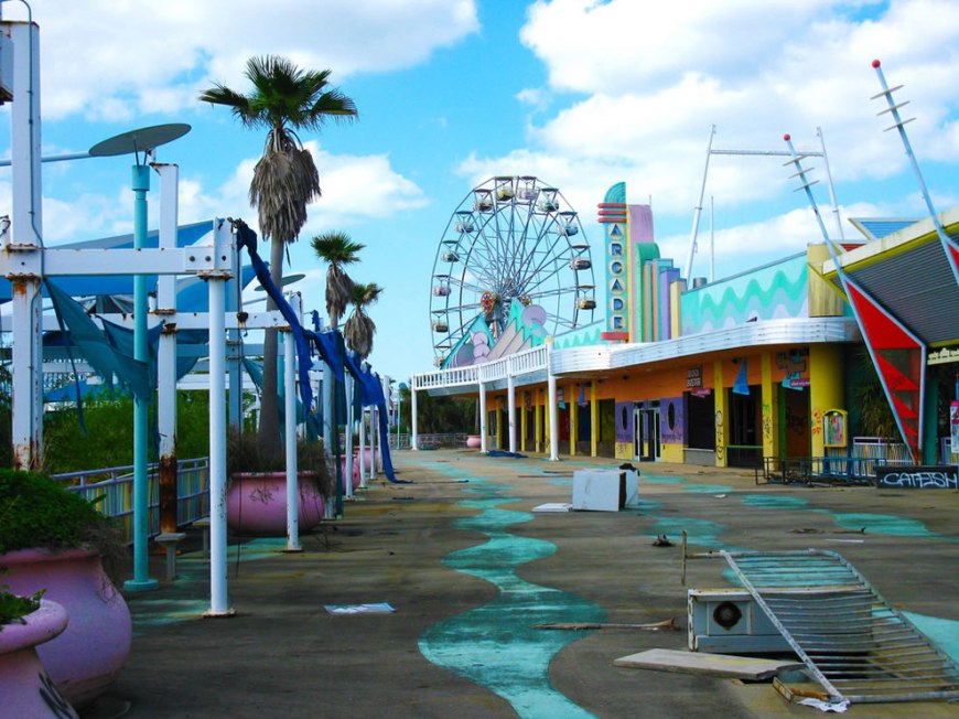 arcade & ferris wheel - abandoned Six Flags New Orleans