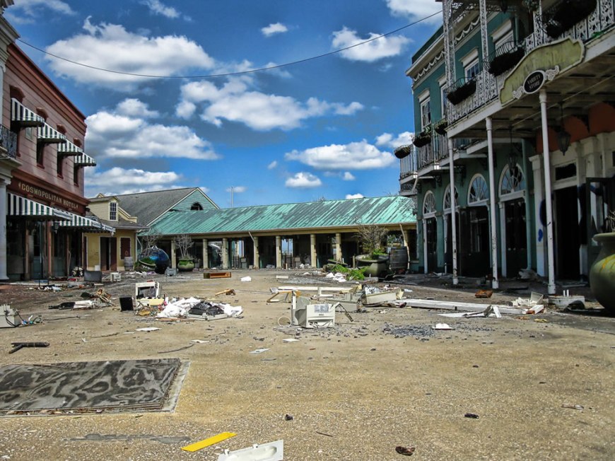 streets of six flags New Orleans are trashed